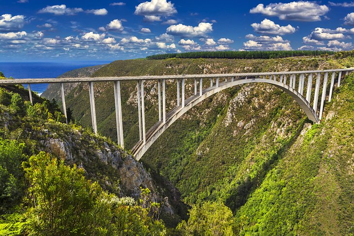 south-africa-eastern-cape-top-attractions-bloukrans-bridge-bungee-jump